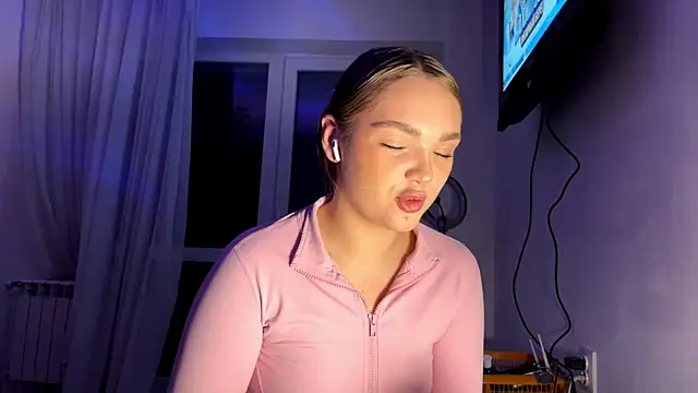 Snapshot of Ginnyinjeans chatting on December 2025 05:41:01 PM Ginnyinjeans online show from December 2025 05:41:01 PM