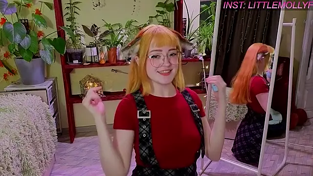 Snapshot of LittleFoxHole chatting on April 2026 01:38:02 AM LittleFoxHole online show from April 2026 01:38:02 AM