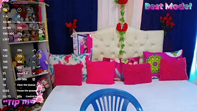 Snapshot of golden_girl01 chatting on June 2026 08:43:02 PM golden girl01 online show from June 2026 08:43:02 PM