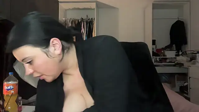 Curvybabesxxo online show from April 2026 01:42:02 PM