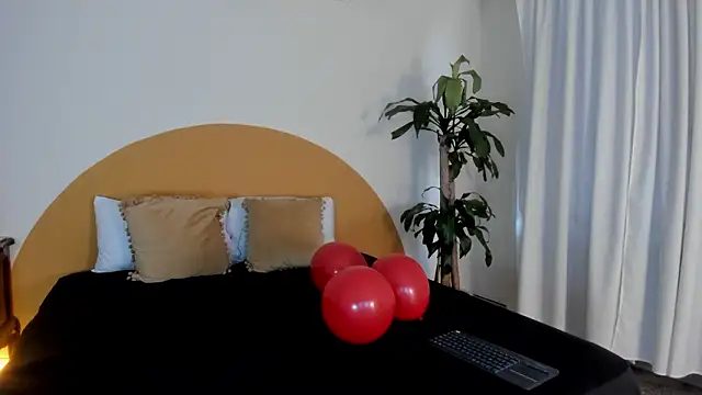 liaa moretti  online show from February 2026 09:19:02 PM