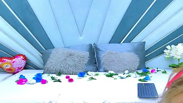 Snapshot of DulceeEsmeralda chatting on February 2026 07:09:02 PM DulceeEsmeralda online show from February 2026 07:09:02 PM