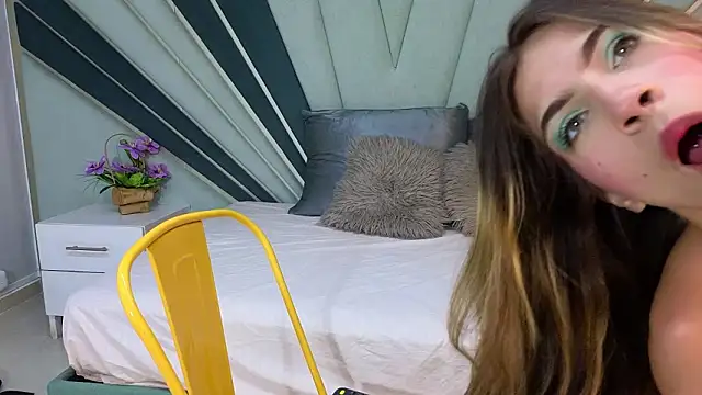 Snapshot of DulceeEsmeralda chatting on March 2026 02:32:02 PM DulceeEsmeralda online show from March 2026 02:32:02 PM