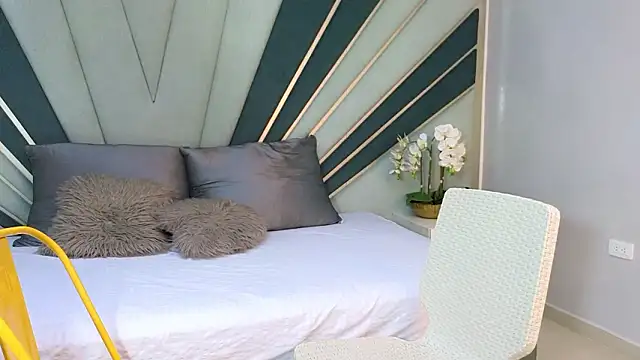 Snapshot of DulceeEsmeralda chatting on March 2026 02:53:02 PM DulceeEsmeralda online show from March 2026 02:53:02 PM