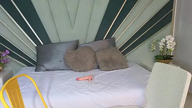 Snapshot of DulceeEsmeralda chatting on March 2026 02:11:02 PM DulceeEsmeralda online show from March 2026 02:11:02 PM