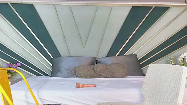 Snapshot of DulceeEsmeralda chatting on April 2026 01:34:02 PM DulceeEsmeralda online show from April 2026 01:34:02 PM