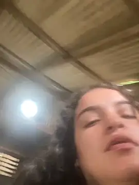 Snapshot of Maduzinha_ofc chatting on December 2025 01:37:02 PM Maduzinha ofc online show from December 2025 01:37:02 PM