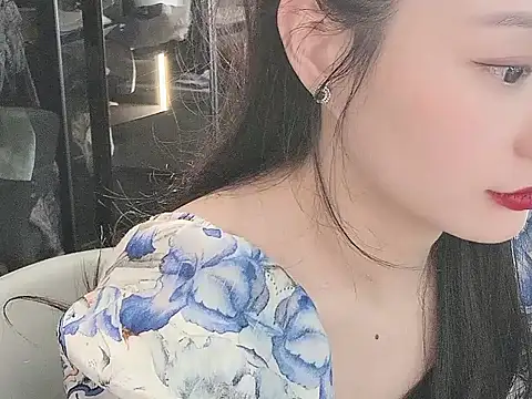 Snapshot of lisachen13 chatting on December 2025 07:01:02 AM lisachen13 online show from December 2025 07:01:02 AM