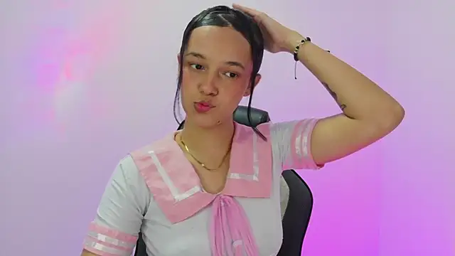 esme  online show from December 2025 11:33:02 PM