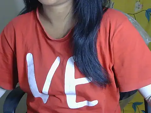 Snapshot of Cristina_love69 chatting on April 2026 05:40:01 AM Cristina love69 online show from April 2026 05:40:01 AM