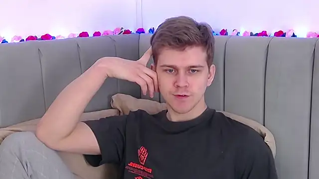 Snapshot of NickJohnas chatting on February 2026 12:36:01 PM NickJohnas online show from February 2026 12:36:01 PM