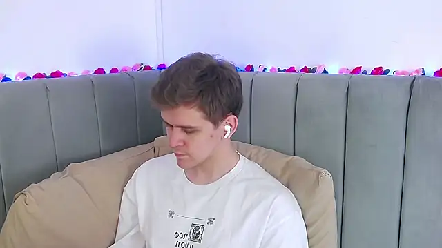 Snapshot of NickJohnas chatting on February 2026 03:40:02 AM NickJohnas online show from February 2026 03:40:02 AM