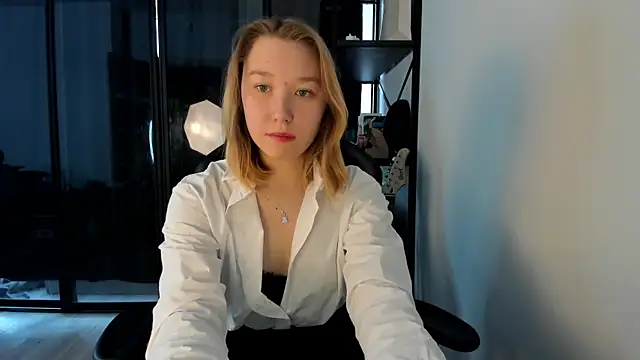 Agatha Mayson online show from February 2026 06:07:01 AM