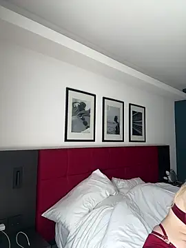 SunnyShiney online show from February 2026 04:17:02 AM