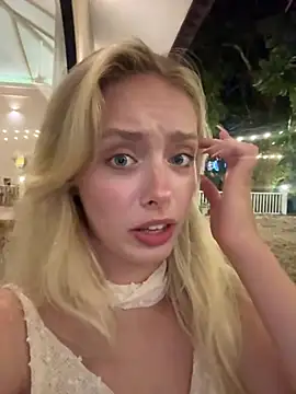 Snapshot of SunnyShiney chatting on March 2026 12:54:01 PM SunnyShiney online show from March 2026 12:54:01 PM