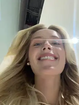 Snapshot of SunnyShiney chatting on March 2026 10:53:03 AM SunnyShiney online show from March 2026 10:53:03 AM