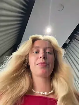 Snapshot of SunnyShiney chatting on April 2026 01:41:01 PM SunnyShiney online show from April 2026 01:41:01 PM