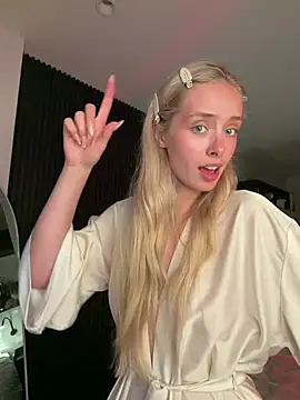 Snapshot of SunnyShiney chatting on April 2026 03:20:02 PM SunnyShiney online show from April 2026 03:20:02 PM