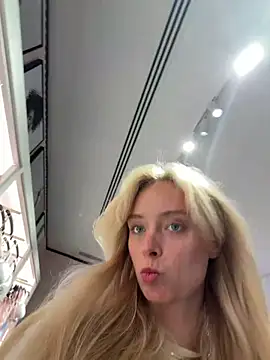 Snapshot of SunnyShiney chatting on April 2026 02:04:02 PM SunnyShiney online show from April 2026 02:04:02 PM