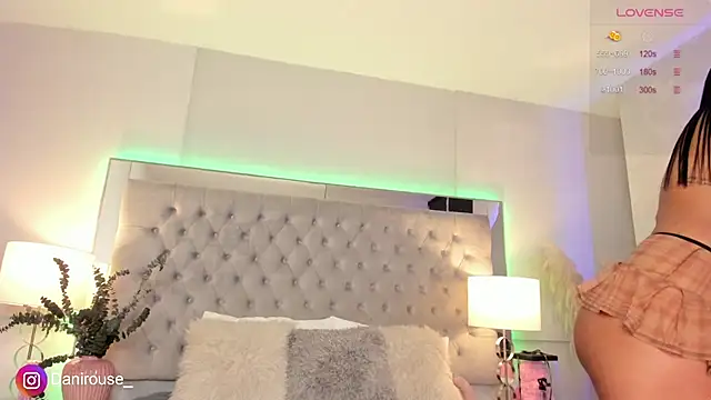 Snapshot of Danirouse chatting on April 2026 06:03:01 AM Danirouse online show from April 2026 06:03:01 AM