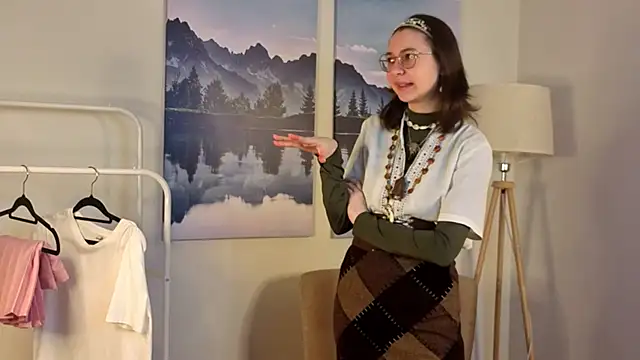 Snapshot of MartyHudon chatting on December 2025 04:06:02 AM MartyHudon online show from December 2025 04:06:02 AM