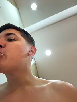 Snapshot of Valentino_ceratti chatting on December 2025 12:04:01 AM Valentino ceratti online show from December 2025 12:04:01 AM