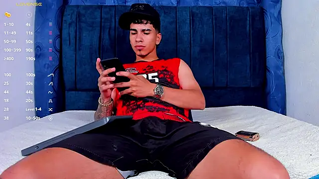 Snapshot of luca4daddy chatting on December 2025 03:33:02 AM luca4daddy online show from December 2025 03:33:02 AM