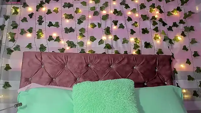 Ayla-marttinez online show from April 2026 12:33:02 AM