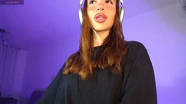 Snapshot of alina_lee chatting on March 2026 01:22:01 AM alina lee online show from March 2026 01:22:01 AM