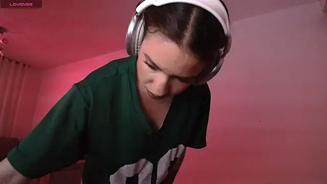 Snapshot of alina_lee chatting on April 2026 01:55:02 AM alina lee online show from April 2026 01:55:02 AM