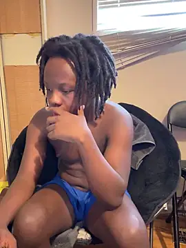 Snapshot of YourLittleBoyfriend chatting on December 2025 07:53:02 PM YourLittleBoyfriend online show from December 2025 07:53:02 PM