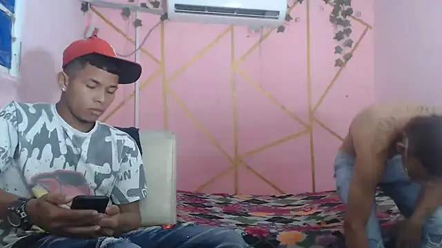 Snapshot of twobigscock23 chatting on April 2026 02:00:02 AM twobigscock23 online show from April 2026 02:00:02 AM