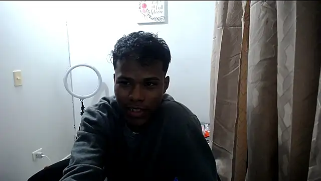 Snapshot of black_men9 chatting on December 2025 05:03:02 AM black men9 online show from December 2025 05:03:02 AM