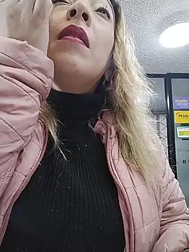 Snapshot of DanaMontana chatting on April 2026 07:14:01 PM DanaMontana online show from April 2026 07:14:01 PM