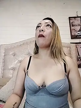 Snapshot of DanaMontana chatting on May 2026 06:58:01 PM DanaMontana online show from May 2026 06:58:01 PM