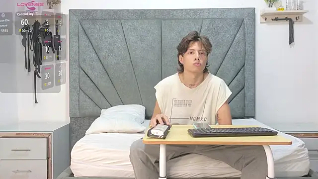 LoganRyder OS online show from December 2025 06:39:02 AM