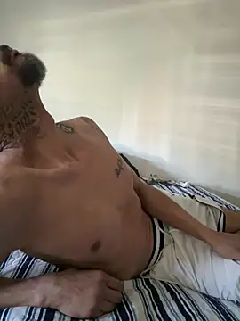 Snapshot of faces818 chatting on April 2026 10:43:01 PM faces818 online show from April 2026 10:43:01 PM