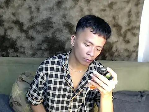 Snapshot of ur_twinkKirk6969 chatting on June 2026 02:15:02 PM ur twinkKirk6969 online show from June 2026 02:15:02 PM