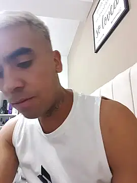 Snapshot of Arnoldmangus chatting on December 2025 01:11:02 AM Arnoldmangus online show from December 2025 01:11:02 AM