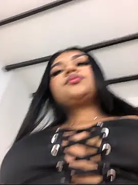 Snapshot of SalomeReed chatting on December 2025 12:44:02 PM SalomeReed online show from December 2025 12:44:02 PM