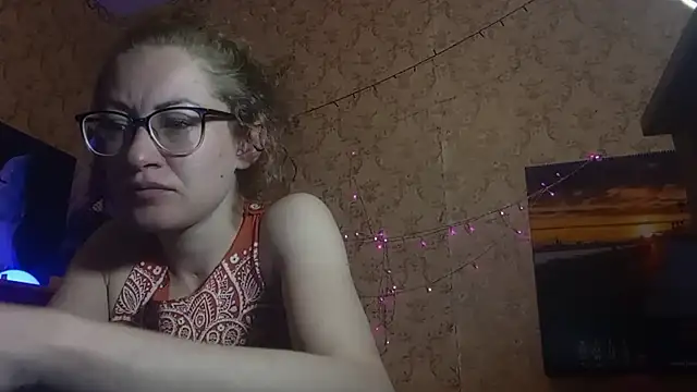 Snapshot of Alice_newhome chatting on March 2026 07:44:01 PM Alice newhome online show from March 2026 07:44:01 PM