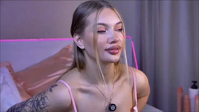 Snapshot of soft-tide chatting on April 2026 01:01:02 PM soft-tide online show from April 2026 01:01:02 PM