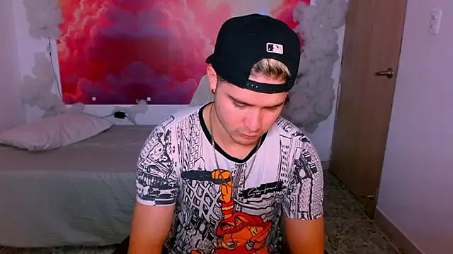 Snapshot of RayanLynxx chatting on December 2025 07:20:01 PM RayanLynxx online show from December 2025 07:20:01 PM