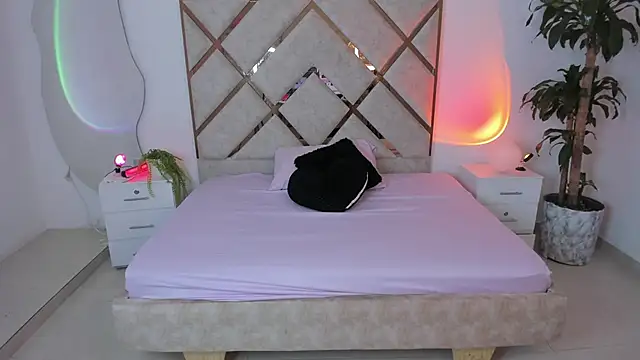 Snapshot of queenie_staar chatting on February 2026 11:30:02 PM queenie staar online show from February 2026 11:30:02 PM