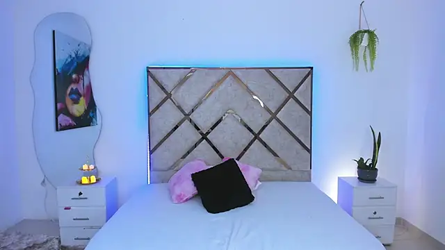 Snapshot of queenie_staar chatting on March 2026 07:39:01 PM queenie staar online show from March 2026 07:39:01 PM