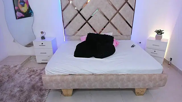 Snapshot of queenie_staar chatting on March 2026 07:37:01 PM queenie staar online show from March 2026 07:37:01 PM