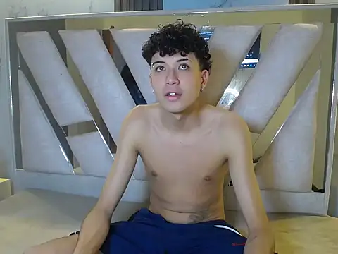 Snapshot of bonnieandclydecf chatting on December 2025 05:19:02 PM bonnieandclydecf online show from December 2025 05:19:02 PM