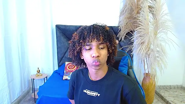 angelll18  online show from April 2026 08:10:01 PM