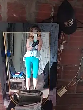 Esterlindez online show from March 2026 07:08:01 PM