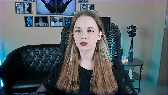 Snapshot of SsoniaRay chatting on December 2025 12:11:02 PM SsoniaRay online show from December 2025 12:11:02 PM